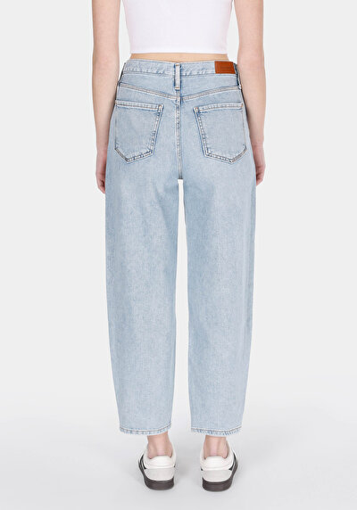 Image de 850 Jenny Pantalon Tapered Leg High Rise En Jean Balloon Fit Femme
