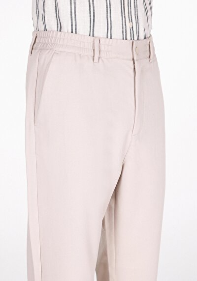Image de Pantalon Beige Düz Paça Medium Rise En Gabardine Regular Fit Homme
