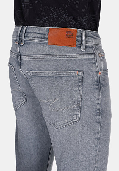 Afficher les détails de 044 Karl Pantalon    En Jean Straight Fit Homme