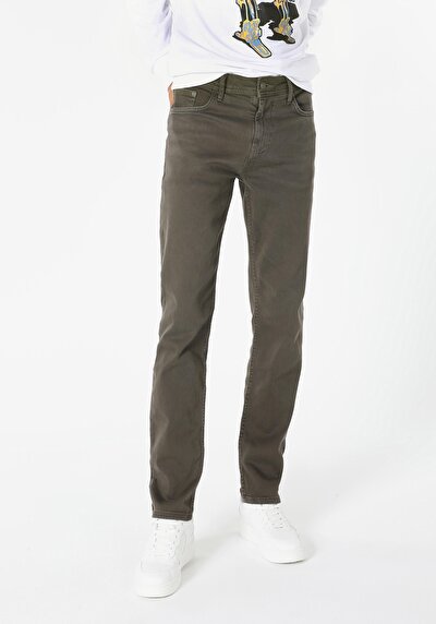 Afficher les détails de Pantalon Kaki Straight Leg  En  Straight Fit Homme