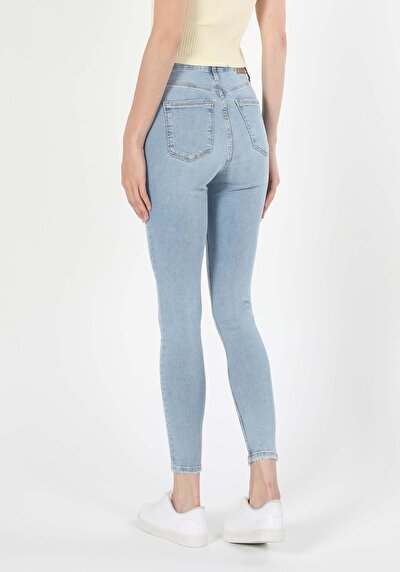 Image de 760 Diana Pantalon Denim Skinny Leg En Super Slim Fit Femme