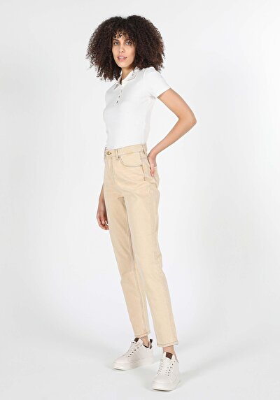 Image de 896 Maria Pantalon Denim Tapered Leg En Mom Fit Femme