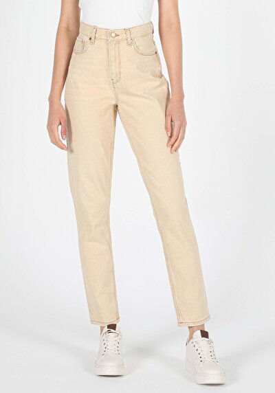Image de 896 Maria Pantalon Denim Tapered Leg En Mom Fit Femme