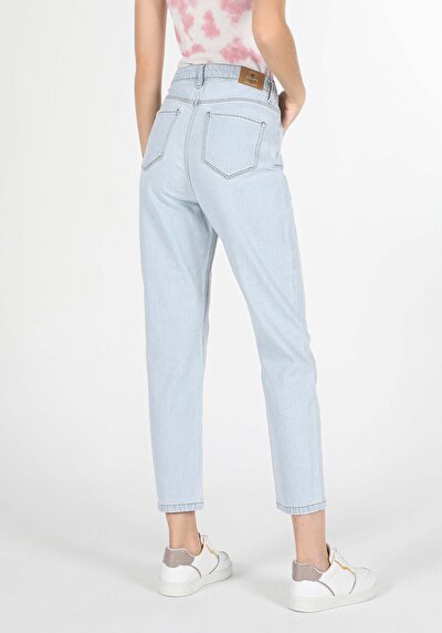 Image de 896 Maria Pantalon Bleu Tapered Leg En Mom Fit Femme