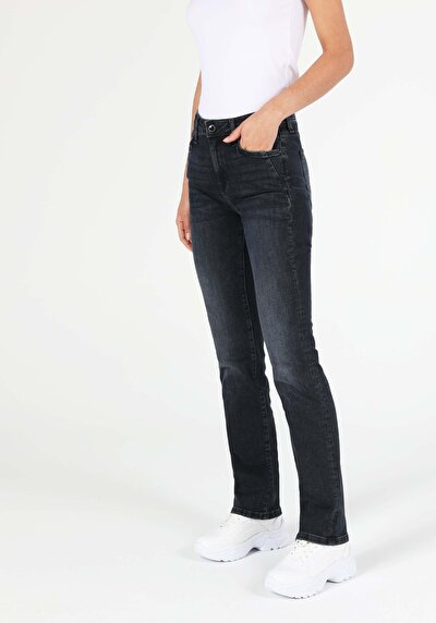 Image de 792 Mila Pantalon Denim Straight Leg En Regular Fit Femme