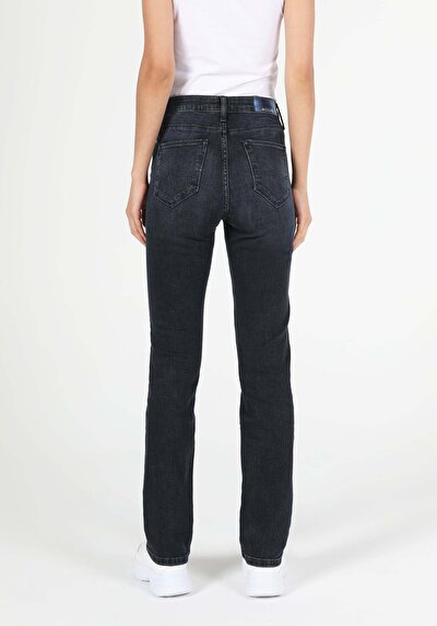 Image de 792 Mila Pantalon Denim Straight Leg En Regular Fit Femme