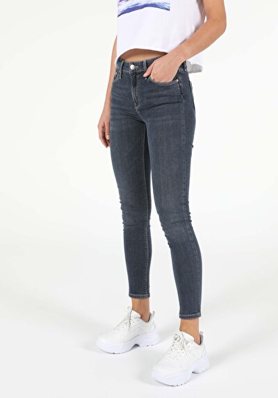 Image de 759 Lara Pantalon Denim Skinny Leg En Super Slim Fit Femme