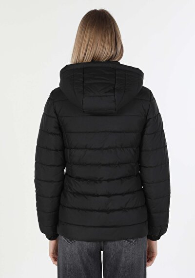 Afficher les détails de Veste Noir Slim Fit    Femme