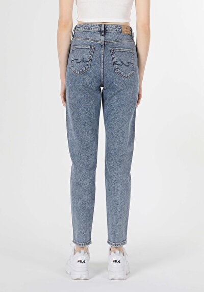 Image de 896 Maria Pantalon Denim Tapered Leg En Mom Fit Femme