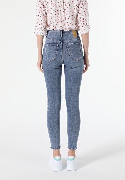 Image de 760 Diana Pantalon Denim Skinny Leg En Super Slim Fit Femme