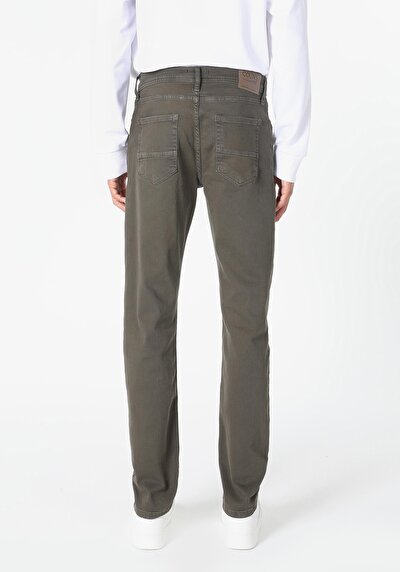 Image de Pantalon Kaki Straight Leg En Straight Fit Homme