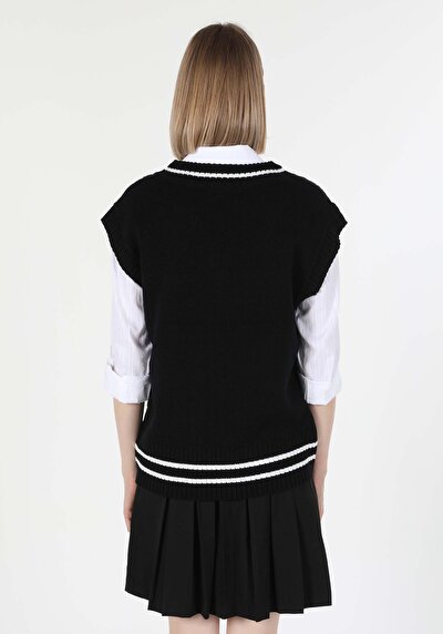 Afficher les détails de Pull Noir Oversize Fit   Femme