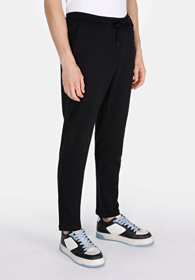 Image de Pantalon Noir Uzun Medium Rise En Uni Slim Fit Homme