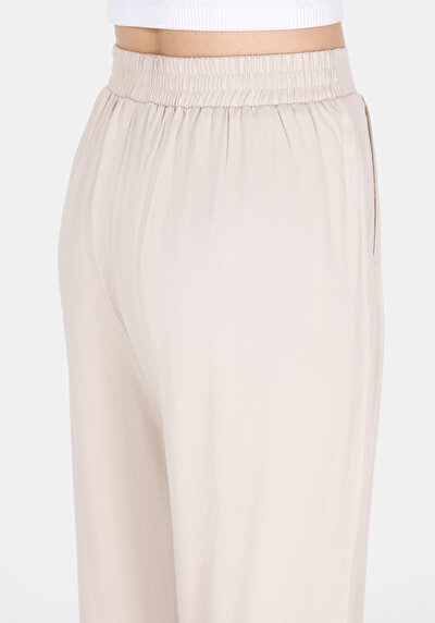 Afficher les détails de Pantalon Beige Straight Leg High Rise En Sergé Regular Fit Femme