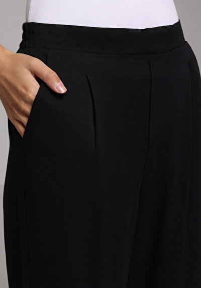 Image de Pantalon Noir Straight Leg High Rise En Sergé Regular Fit Femme