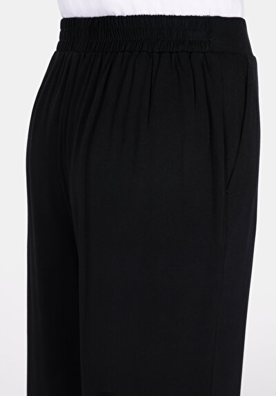 Afficher les détails de Pantalon Noir Straight Leg High Rise En Sergé Regular Fit Femme