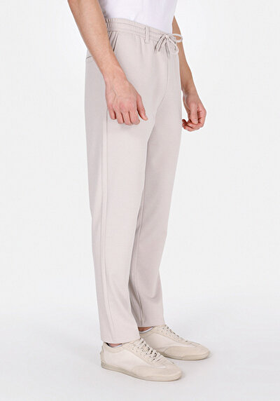 Image de Pantalon Beige Uzun Medium Rise En Uni Slim Fit Homme