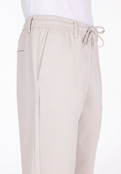 Afficher les détails de Pantalon Beige Uzun Medium Rise En Uni Slim Fit Homme