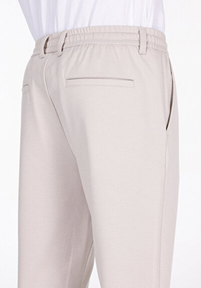 Afficher les détails de Pantalon Beige Uzun Medium Rise En Uni Slim Fit Homme