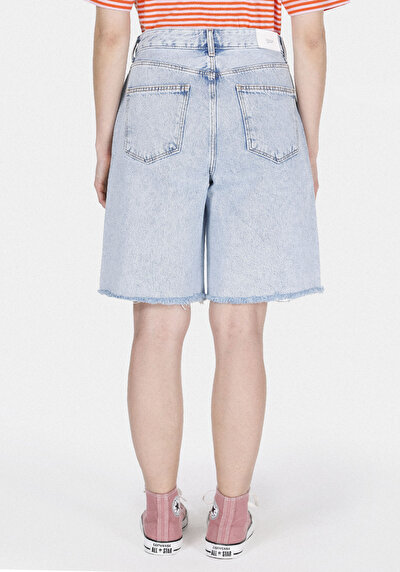 Afficher les détails de Short  Regular Fit Femme