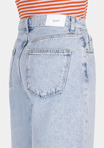 Afficher les détails de Short  Regular Fit Femme