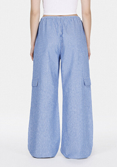 Afficher les détails de Pantalon Bleu Wide Leg High Rise En Sergé Regular Fit Femme