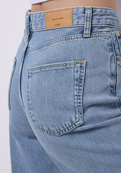 Afficher les détails de 970 Berry Pantalon    En Jean Regular Fit Femme