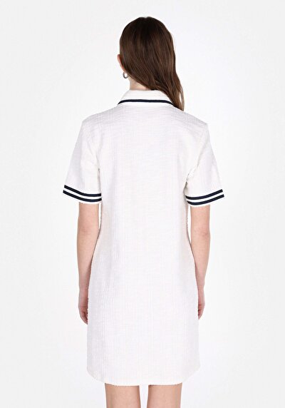 Image de Robe Blanc Regular Fit Manches Courtes Mini Verrouillage Femme