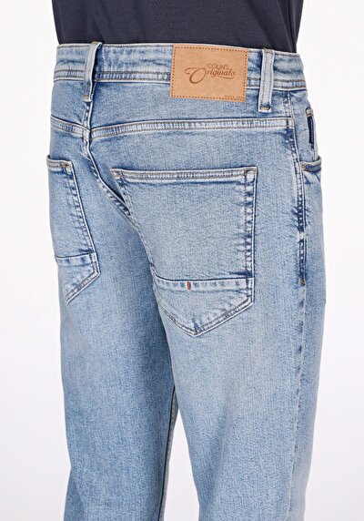 Afficher les détails de 044 Karl Pantalon  Straight Leg Low Rise En Jean Straight Fit Homme