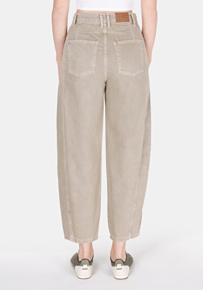 Image de Pantalon Kaki Wide Leg Medium Rise En Gabardine Balloon Fit Femme
