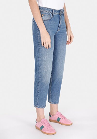 Image de 893 Julia Pantalon Tapered Leg Medium Rise En Jean Boyfriend Fit Femme