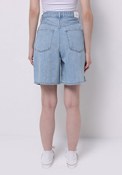 Afficher les détails de Short  Loose Fit Femme