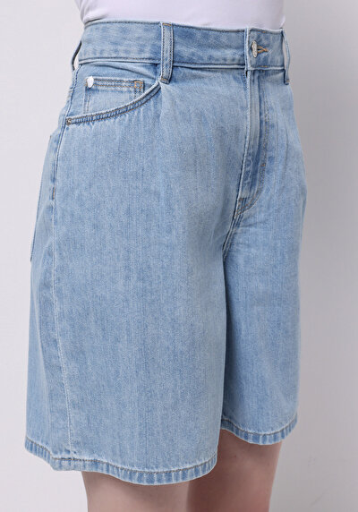 Afficher les détails de Short  Loose Fit Femme