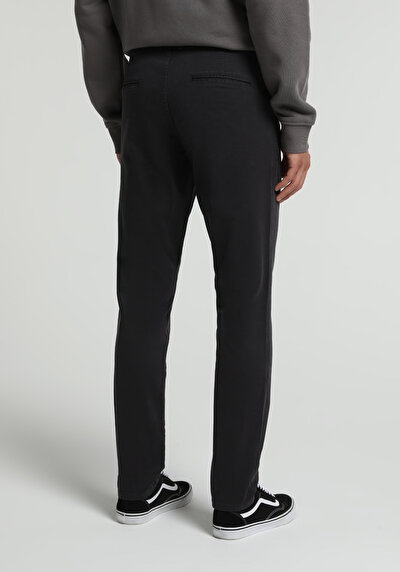 Image de Pantalon Gris Straight Leg Medium Rise En Gabardine Slim Fit Homme