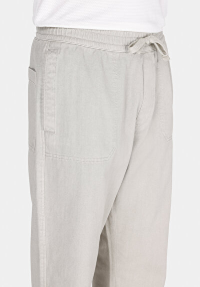 Afficher les détails de Pantalon Vert Loose Leg Medium Rise En Gabardine Relaxed Fit Homme