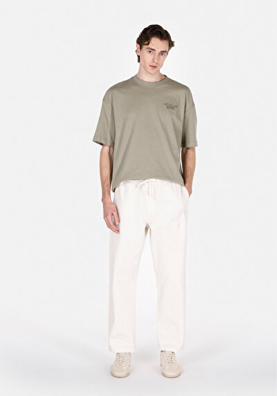 Afficher les détails de Pantalon Blanc Loose Leg Medium Rise En Gabardine Relaxed Fit Homme