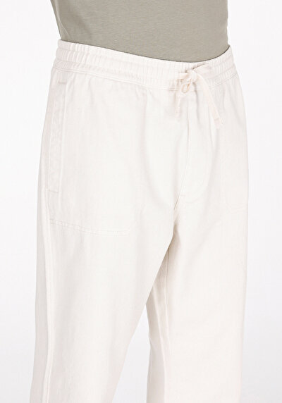 Afficher les détails de Pantalon Blanc Loose Leg Medium Rise En Gabardine Relaxed Fit Homme