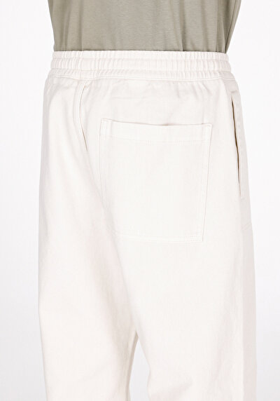 Afficher les détails de Pantalon Blanc Loose Leg Medium Rise En Gabardine Relaxed Fit Homme