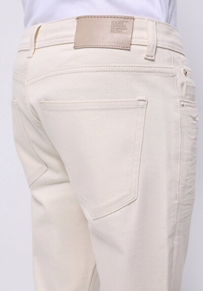 Afficher les détails de 044 Karl Pantalon  Straight Leg Low Rise En Jean Straight Fit Homme