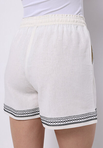 Afficher les détails de Short Blanc Regular Fit Femme