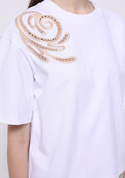 Image de T-shirt À Manches Courtes Blanc Regular Fit Brodé Femme