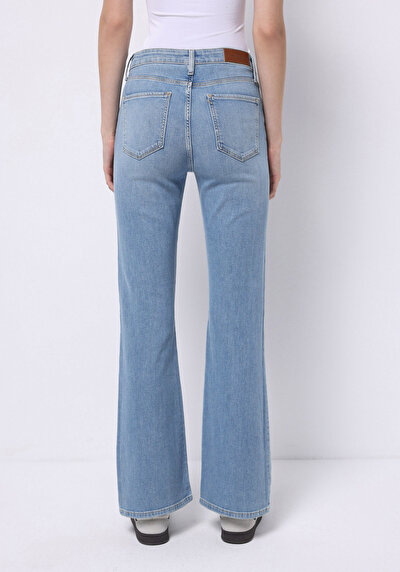 Image de 791 Monica Pantalon Bootcut Medium Rise En Jean Regular Fit Femme