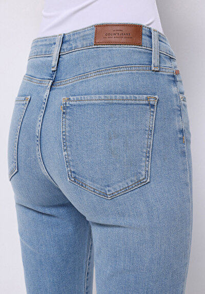 Afficher les détails de 791 Monica Pantalon  Bootcut Medium Rise En Jean Regular Fit Femme