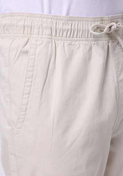 Afficher les détails de Pantalon Blanc Uzun Medium Rise En Sergé Comfort Fit Homme