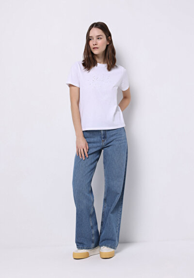 Image de T-shirt À Manches Courtes Blanc Regular Fit Brodé Femme