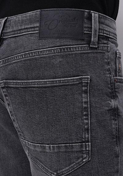 Afficher les détails de 044 Karl Pantalon    En Jean Straight Fit Homme