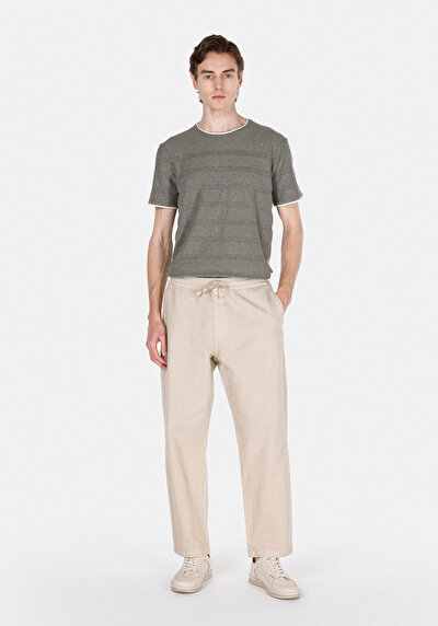 Image de Pantalon Beige Loose Leg Medium Rise En Gabardine Relaxed Fit Homme
