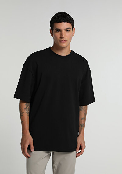 Image de T-shirt À Manches Courtes Noir Oversize Fit Droit Homme