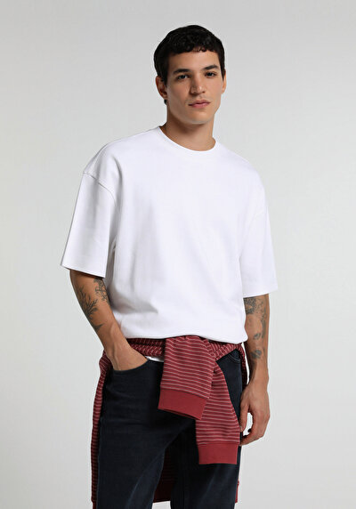 Image de T-shirt À Manches Courtes Blanc Oversize Fit Droit Homme