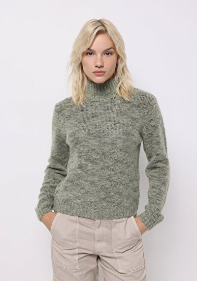 Afficher les détails de Pull Vert Slim Fit Manches Longues  Femme